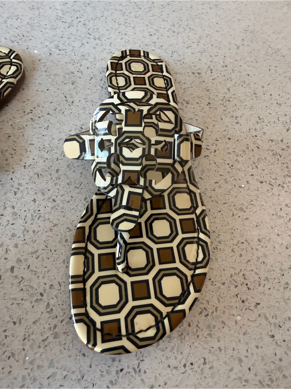 Tory Burch Geometric Print Thong Sandals in Cream, Black & Brown - Picture 2 of 5